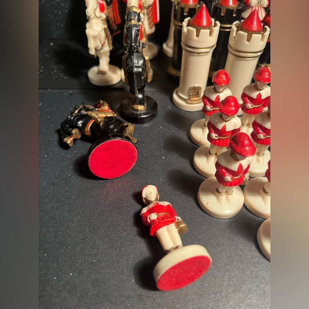Vintage CAMELOT Chess Set with black & Cream Pieces with red velvet bottoms ! 👑👑 - Picture 5 of 8